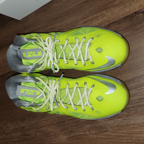 Nike LeBron 10 - Picture 2 of 9